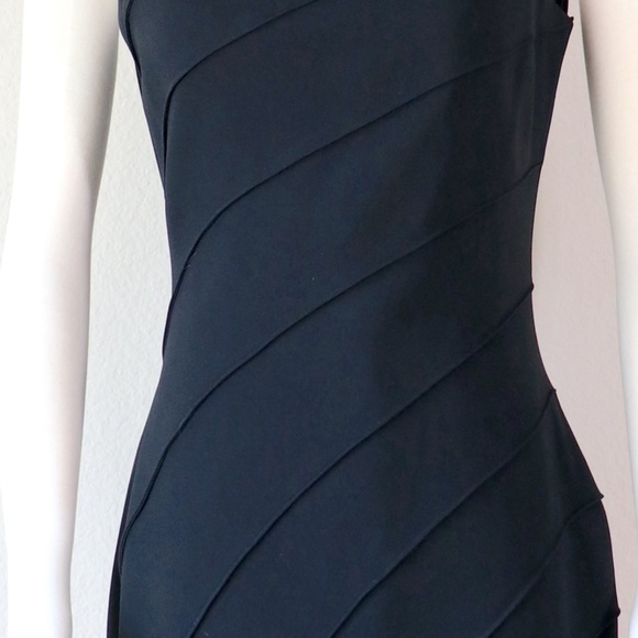 Vintage sleeveless figure-flattering short black cocktail dress - Picture 9 of 9